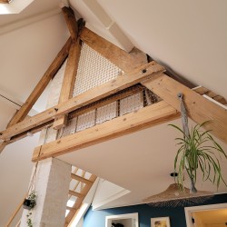 Filet vertical intérieur beige 1,41 m² LOFTNETS pour sécuriser une chambre