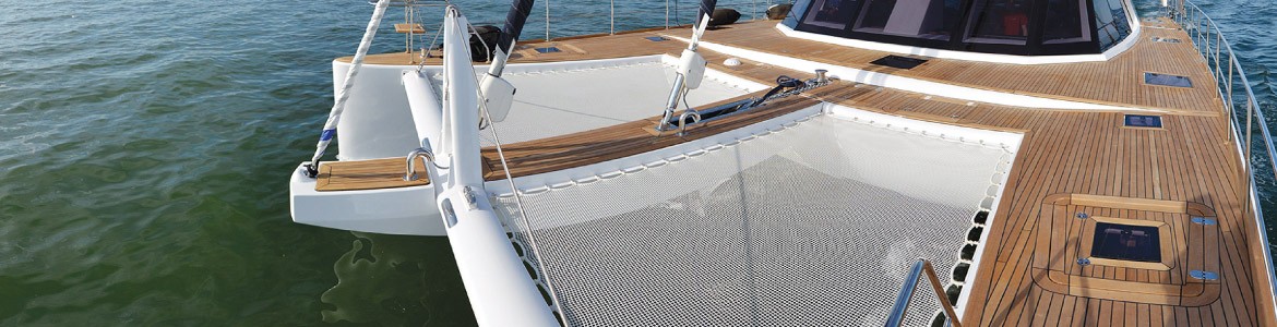 Trampolines and nets for catamarans