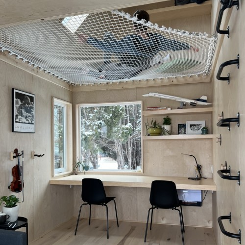 LOFTNETS unter Dachluke Teenagerzimmer Holz