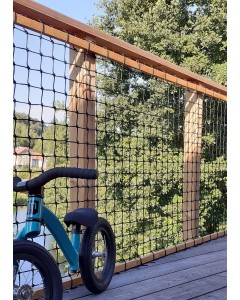 LOFTNETS-Geländernetz direkt in einen Holzrahmen integriert