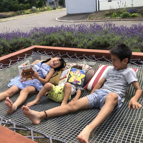 Enfants sur sunbed en filet tressé gris LOFTNETS Japan