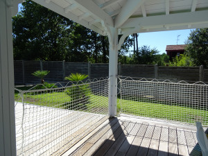  Removable net terrace protector