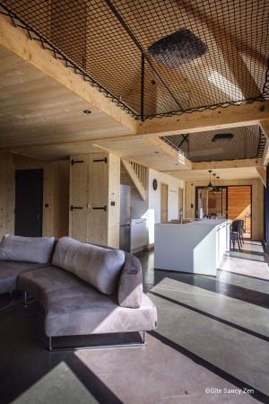 Gîte Sancy Zen – Mezzanines design en filets d’habitation suspendus 