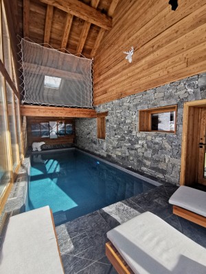 Chalet Alya en Savoie – Protection en filet mailles nouées au-dessus de la piscine