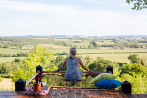 A dwelling net to extend your terrace and red cordage 