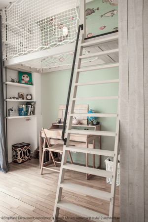  Small netted children's shed