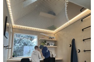 Filet mezzanine avec découpe pour une échelle