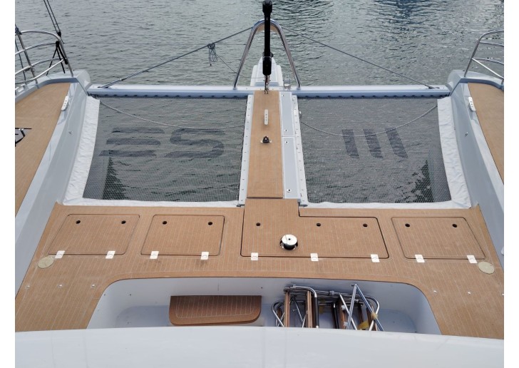 Set of 2 trampoline nets for Lagoon 60 custom-made by LOFTNETS