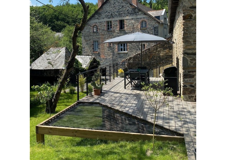Filet de détente de forme atypique LOFTNETS prolongeant une terrasse bois