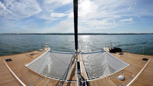 MULTIHULL TRAMPOLINE