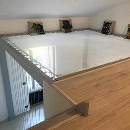 Mezzanine with hammock floor