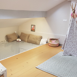 Child's bedroom with catamaran net