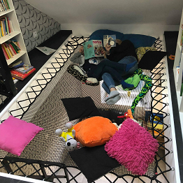 Black catamaran net in a child's bedroom 