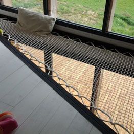 Custom-made triangular floor net