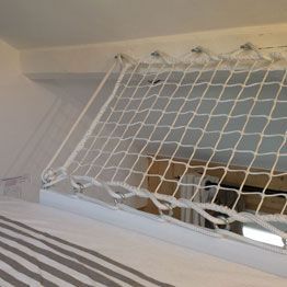 Safety net for mezzanine bedroom