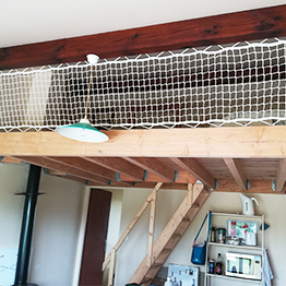 Banister net for mezzanine
